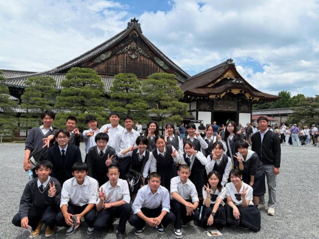 中学生3年生修学旅行最終日  北野天満宮⛩️
二条城🏯
を見学して京都駅へ  #本庄第一　#本庄　#高校　#中学　#埼玉県　#群馬県　#修学旅行　#京都　#本庄第一を広めたい